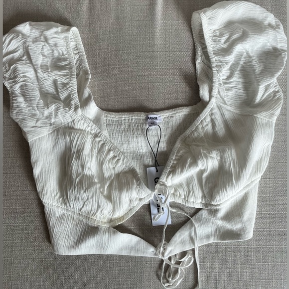 White top - Picture 1 of 1